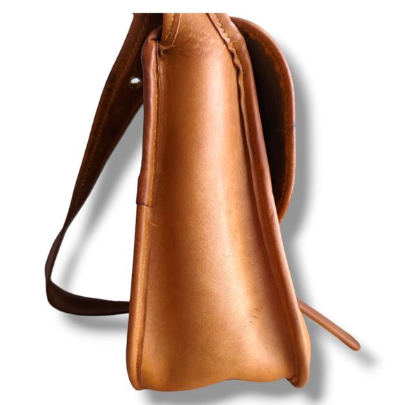 Vintage Coach Standard Courier bag in British Tan - Picture 6 of 11